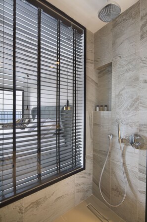 Shower, free toiletries, hair dryer, bathrobes - Vivid Blue Serenity Resort (Petrovac)