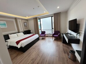 In-room safe, blackout drapes, free WiFi - Hotel Villa Ju (Hanoi)