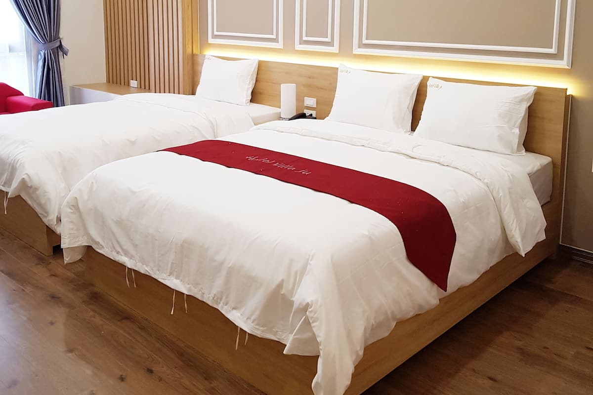 Family Room | In-room safe, blackout drapes, free WiFi