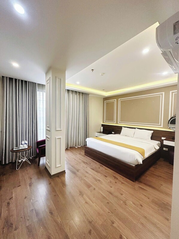 Deluxe-Zimmer | Zimmersafe, Verdunkelungsvorhänge, kostenloses WLAN