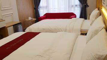 Family Room | In-room safe, blackout curtains, free WiFi