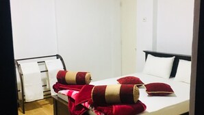 Comfort Bungalow | 8 bedrooms, laptop workspace, iron/ironing board (on request), free WiFi