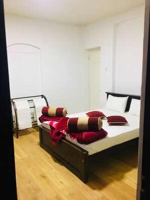 Comfort-Bungalow | 8 Schlafzimmer, laptopgeeigneter Arbeitsplatz, Bügeleisen/Bügelbrett