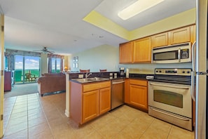 Fridge, microwave, oven, stovetop - Fantastic Views! 1-Bedroom, 1-Bathroom Malibu Pointe | Malibu Pointe - 1002 (North Myrtle Beach)