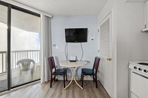 Dining - 4th floor charmer with ocean views, 1-bedroom, 1-bath, Ocean Drive condo | Ocean Bay Club - 406B (North Myrtle Beach)