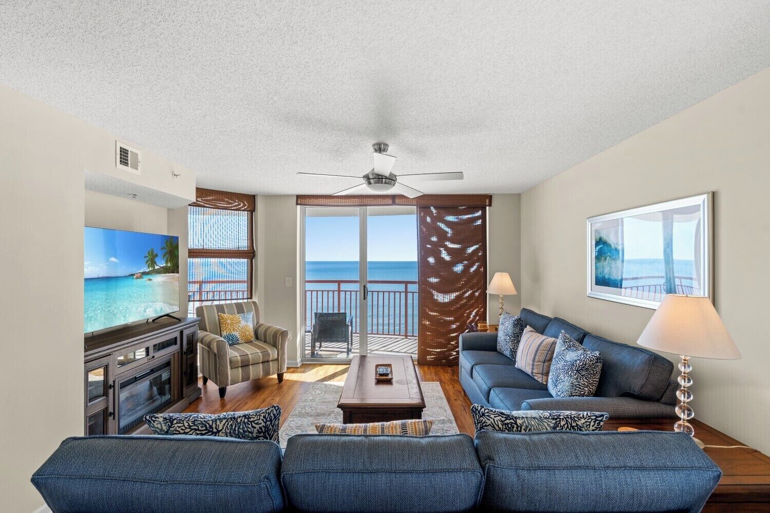 テレビ、DVD プレーヤー