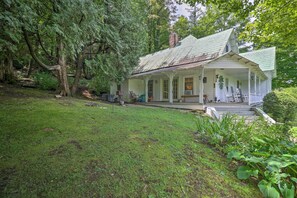 Exterior - 'Lil Red Hen' Cottage in the Boone Area w/ Hot Tub (West Jefferson)