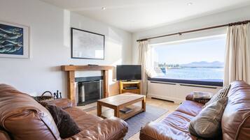Casa de lujo, baño en la habitación, vista al puerto (Quay House) | Interior