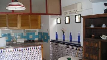 Estudio, terraza (3) | Cocina privada | Frigorífico, microondas, placa de cocina y cafetera o tetera