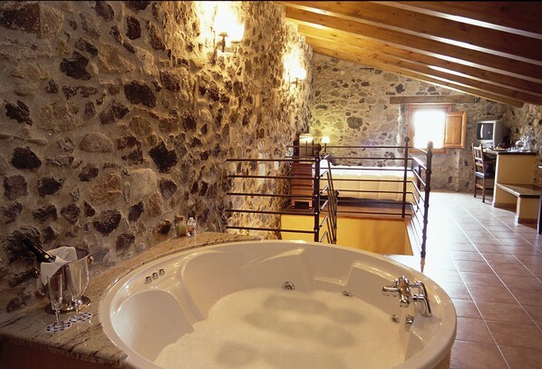 Superior Studio, Jetted Tub (Room N3)