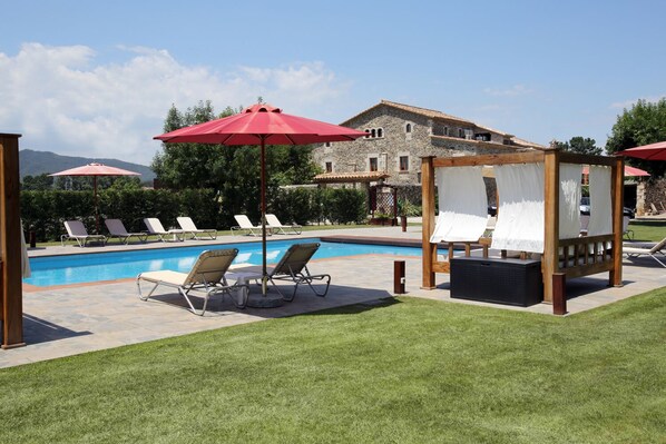 Seasonal outdoor pool, open 10:00 AM to 7:00 PM, pool umbrellas