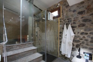Premium Double Room (N5 with private pool) | Bathroom | Hair dryer, towels, soap, shampoo
