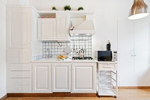 Fridge, microwave, stovetop