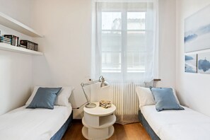 2 habitaciones, tabla de planchar con plancha, wifi y ropa de cama 