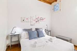 2 chambres, fer et planche à repasser, Wi-Fi, draps fournis