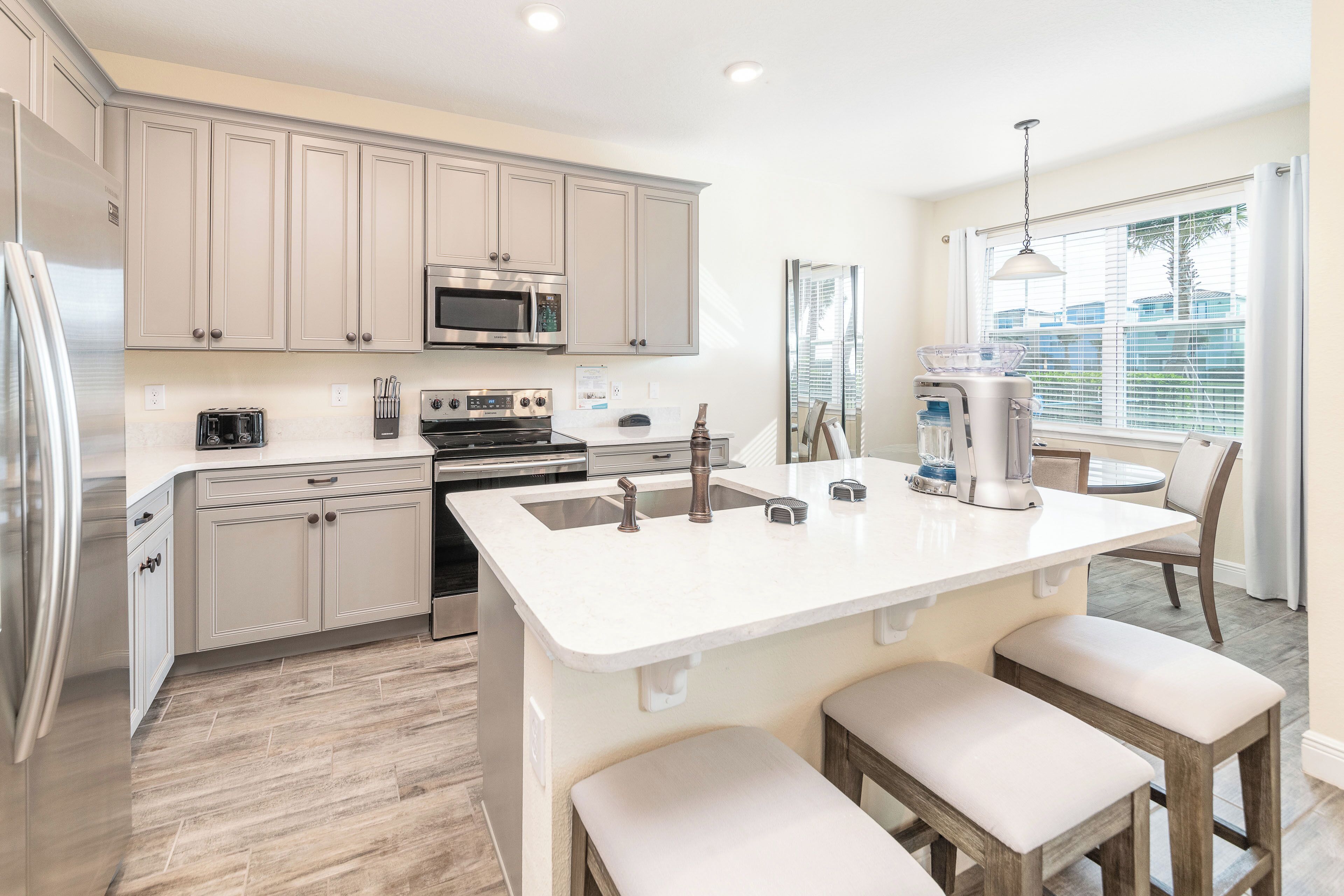 Fridge, oven, stovetop, dishwasher