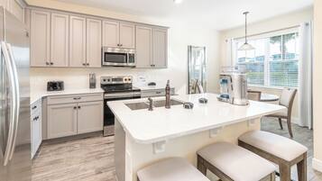 Fridge, oven, stovetop, dishwasher