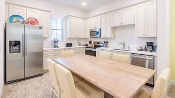 Fridge, oven, stovetop, dishwasher