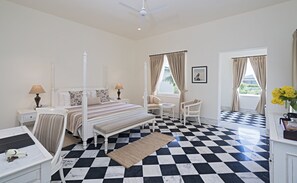 Premium-rum | Individuell inredning, unika möbler, skrivbord och arbetsyta för laptop