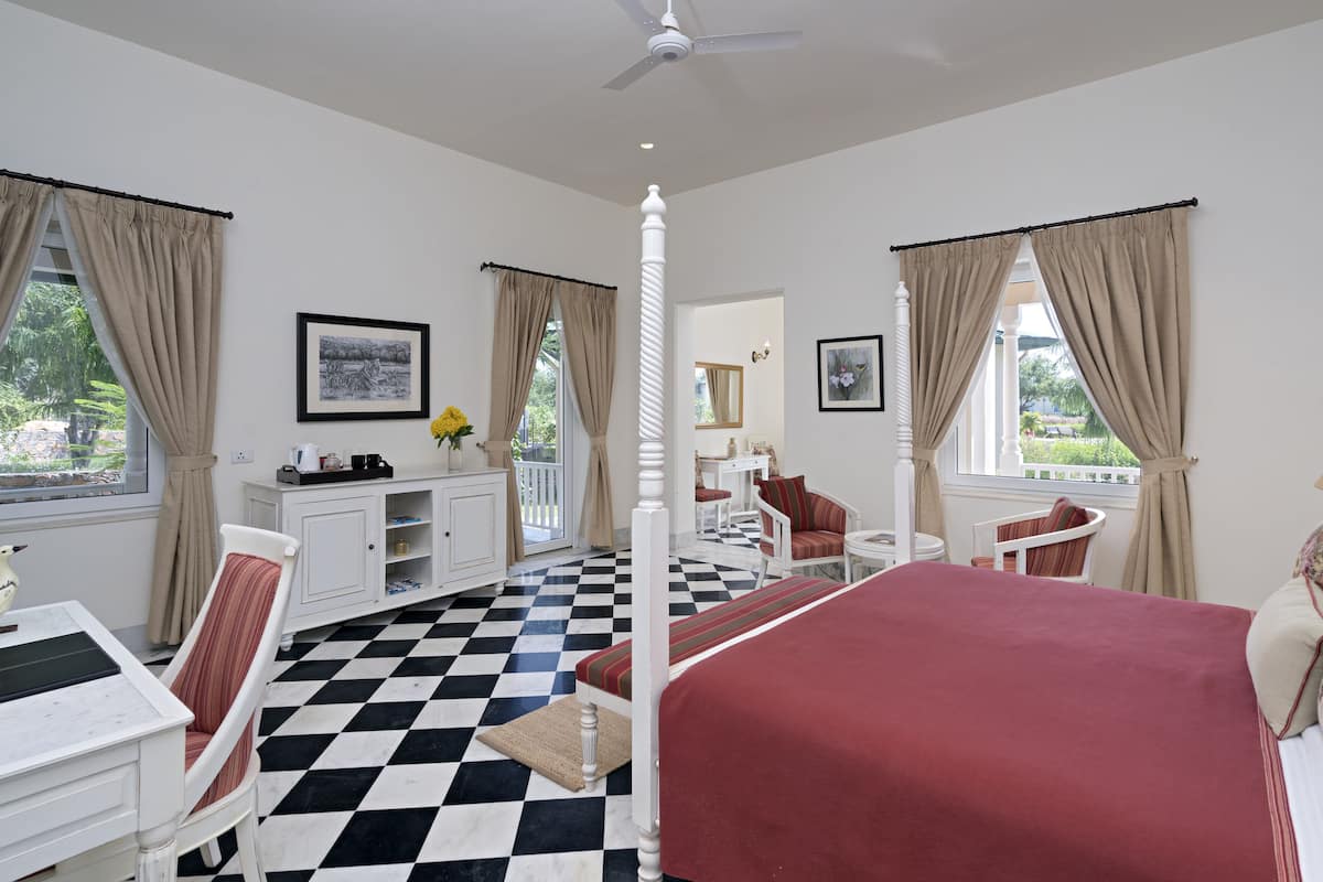 1 chambre, décoration personnalisée, ameublement personnalisé, bureau