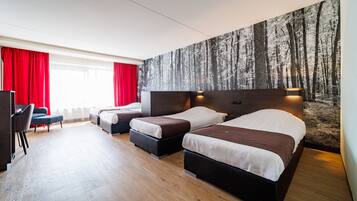 Deluxe Quadruple Room | In-room safe, desk, soundproofing, free cribs/infant beds