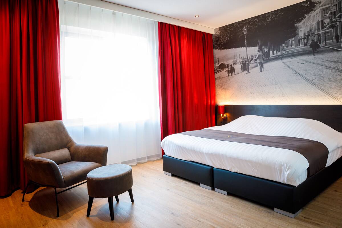Deluxe Double Room | In-room safe, desk, soundproofing, free cribs/infant beds