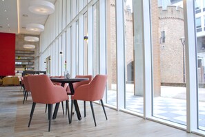 Bar (on property) - Bastion Hotel Arnhem (Arnhem)