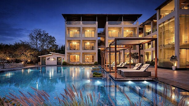 A modern hotel with a swimming pool, outdoor seating, and a multi-story building with balconies. - Villa Le Palm - Luxury Resort Near Fateh Sagar Lake (3 KM) Udaipur (Udaipur)