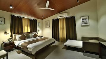 Family Triple Room | Premium bedding, in-room safe, desk, free WiFi