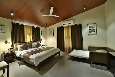 Family Triple Room | Premium bedding, in-room safe, desk, free WiFi