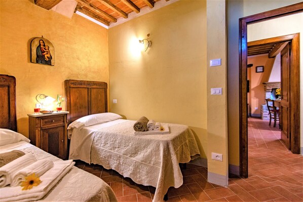 2 bedrooms, iron/ironing board, free WiFi, bed sheets