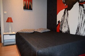 2 chambres, fer et planche à repasser, lit parapluie, Wi-Fi gratuit