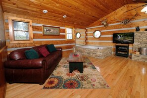 Smart TV, fireplace - Gettin' Lucky: Hit the Jackpot in the Smokies (Pigeon Forge)