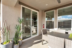 Casa, 5 habitaciones | Restaurante al aire libre