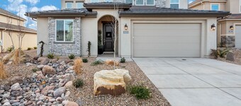 Desert Living 5 Bedroom Home by RedAwning