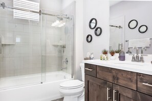 Casa, 5 habitaciones | Baño | Toallas y champú