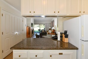 Condo, 1 Bedroom | Bahagian dalam