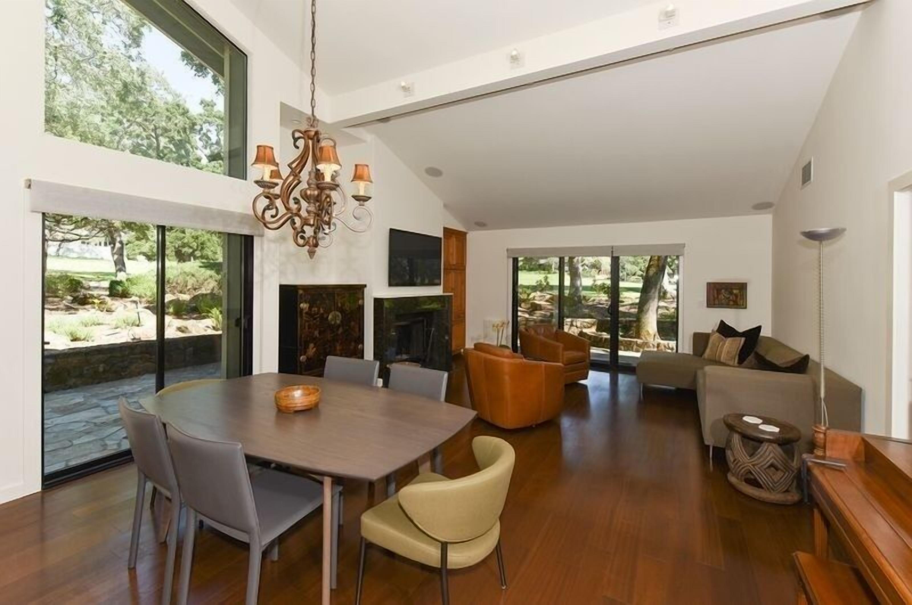 Condo, 3 Bedrooms | Living room