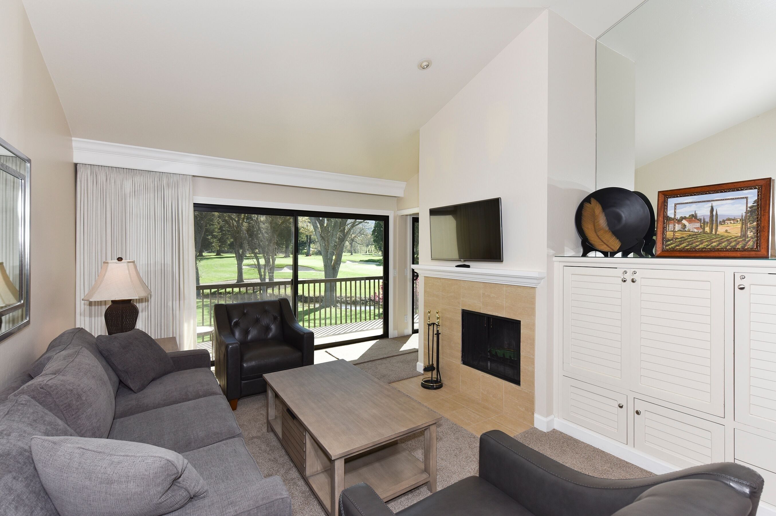 Condo, 1 phòng ngủ | Khu phòng khách