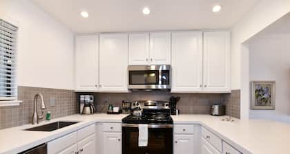 888 Oak Creek At Silverado 2 Bedroom Condo by Redawning