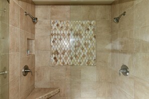 Condo, 2 Bedrooms | Bathroom | Hair dryer, towels, shampoo - 888 Oak Creek At Silverado 2 Bedroom Condo by Redawning (Napa)