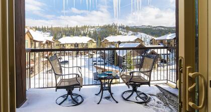 Trailhead Lodge One Bedroom 801 Condo by RedAwning