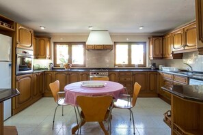 Fridge, microwave, dishwasher, coffee/tea maker