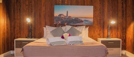 6 habitaciones, tabla de planchar con plancha, wifi y ropa de cama