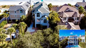 A coastal residential area with houses, a beach, and a clear view of the ocean. - 81 Dune Lane - Oceanfront 6BR | Private Pool & Spa | Sleeps 18 (Hilton Head Island)