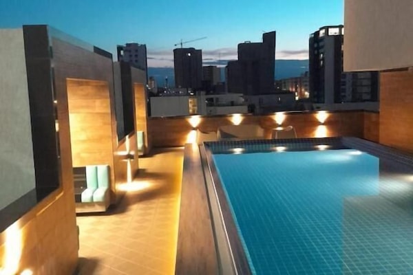 Hồ bơi ngoài trời, mở cửa từ 9:00 đến 22:00, lều miễn phí