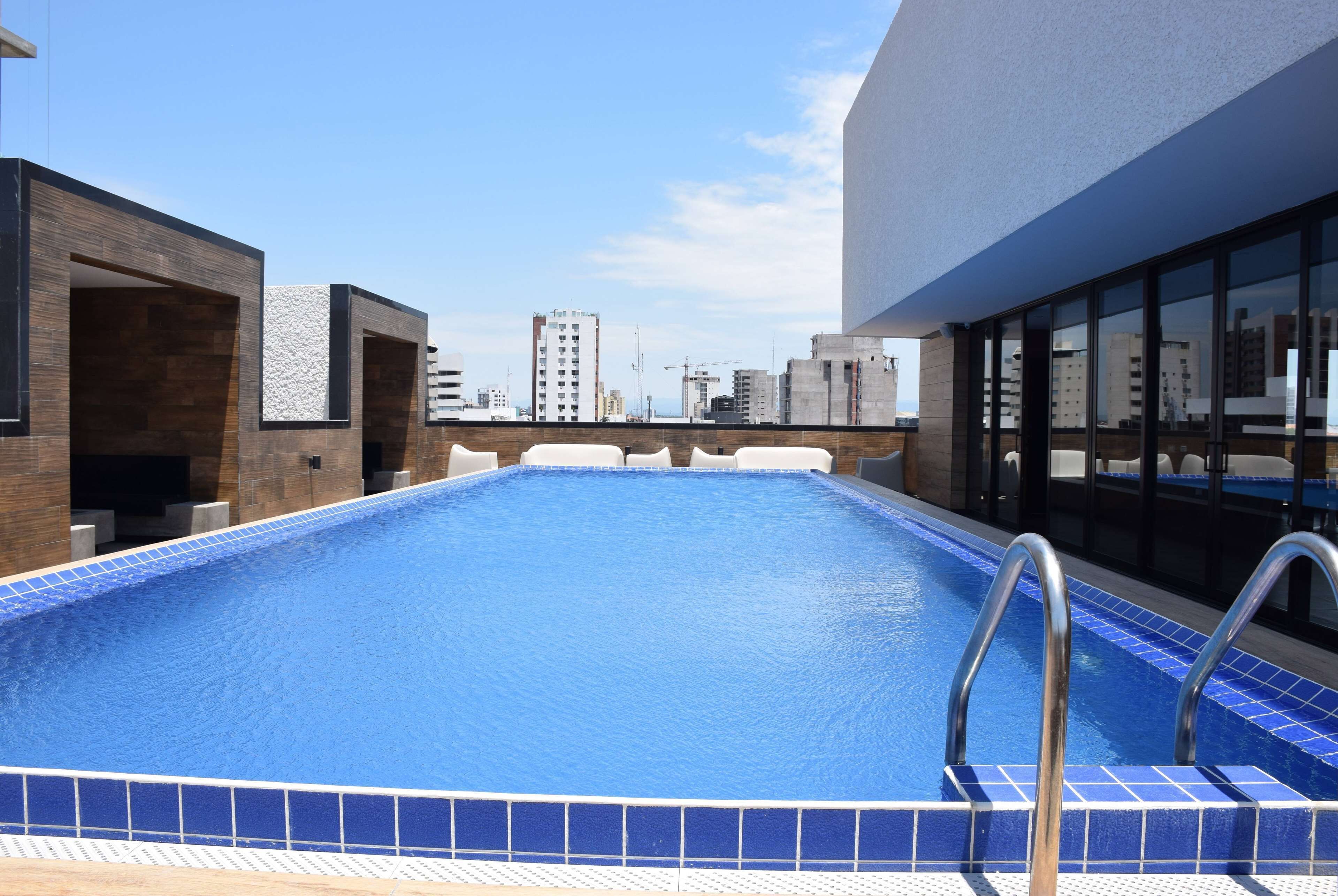 outdoor pool, open 9:00 am to 10:00 pm, free pool cabanas