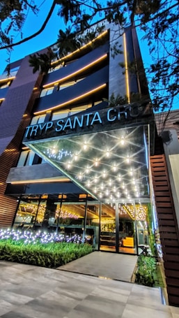 Detalle del exterior. TRYP by Wyndham Santa Cruz