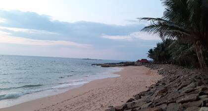 Moonshine Beach apartment