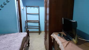 2 bedrooms, iron/ironing board, WiFi